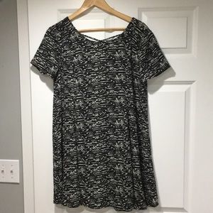 Black & White short sleeve Cross V-Back Lush Dress